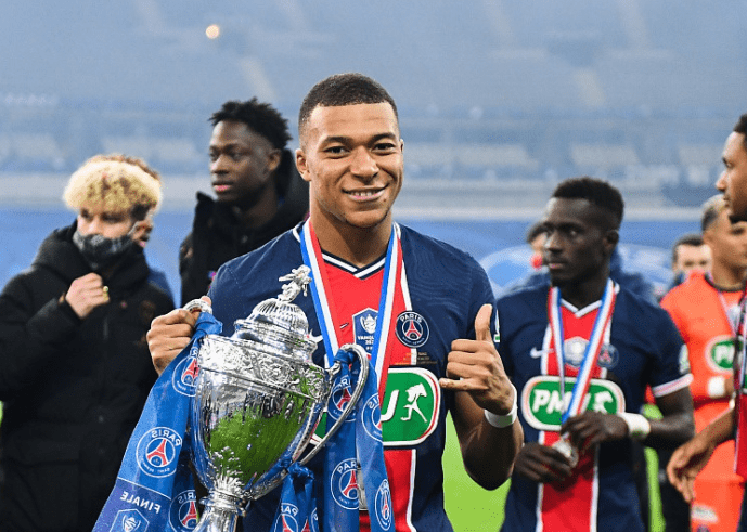 今晚体能课后；莱比锡复出首秀备战法国杯；质疑声仍在；医务组通报恢复(撒贝宁康辉经典名句)